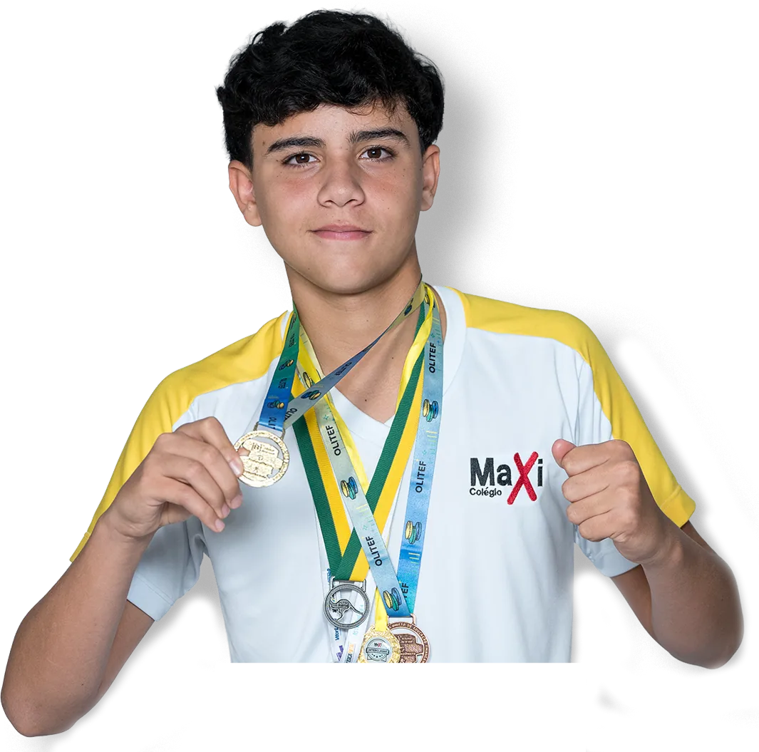 Aluno do Colégio Maxi com medalhas